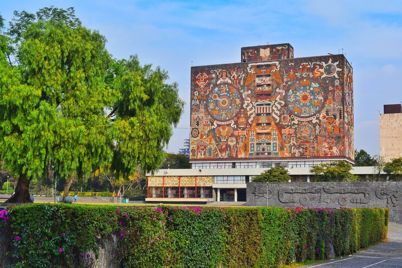 Exploring the Benefits of Dual Enrollment Programs for College Readiness